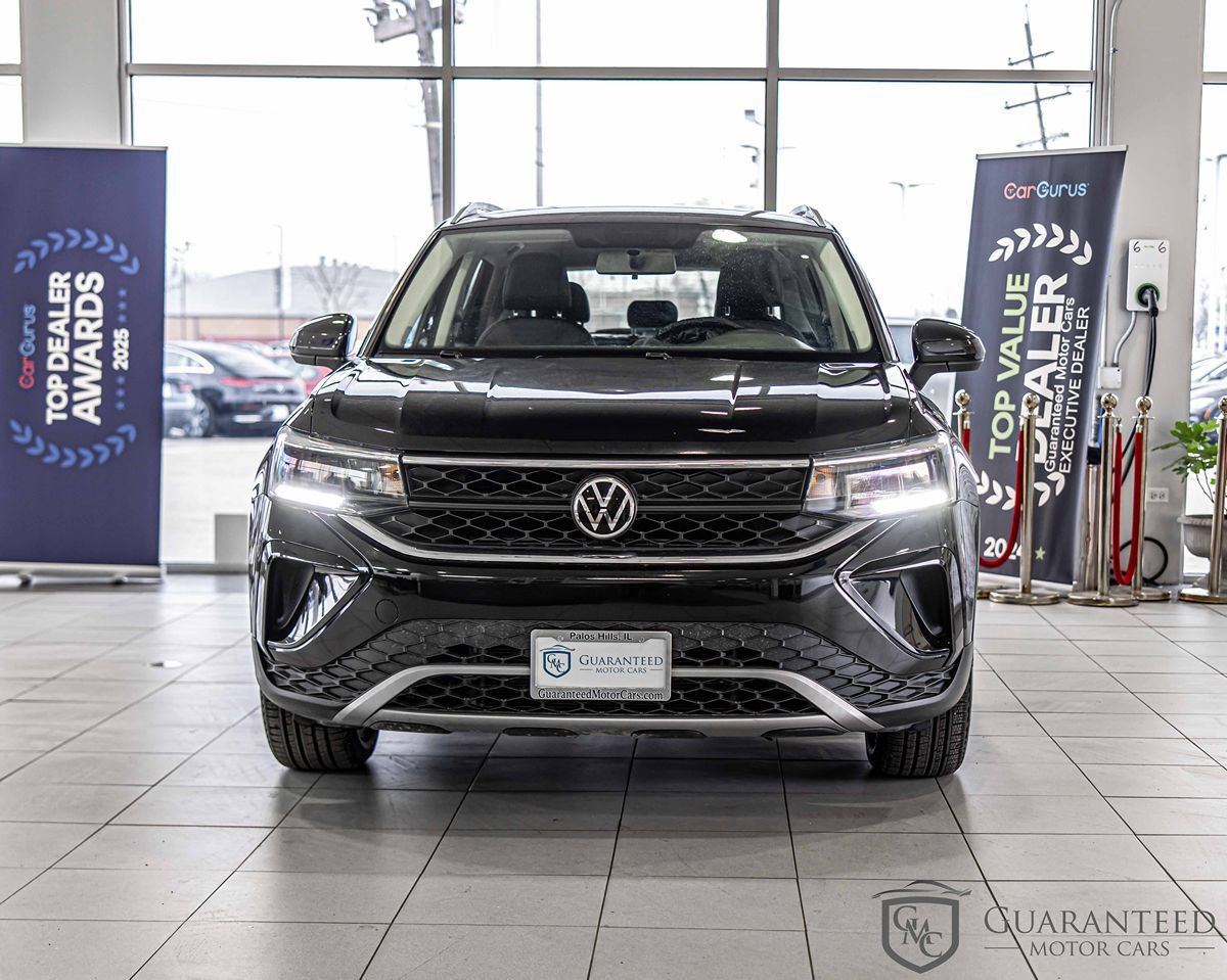 Used 2022 Volkswagen Taos SE image 2