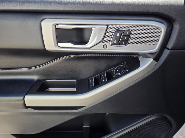 Used 2022 Ford Explorer Limited w/ Equipment Group 301A AWD/4WD image 18
