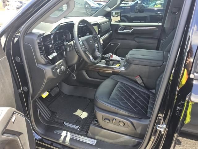 Used 2025 Chevrolet Silverado 1500 RST AWD/4WD image 5