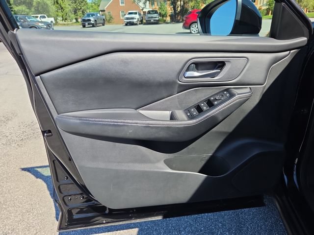 Used 2024 Nissan Rogue SV AWD/4WD image 11