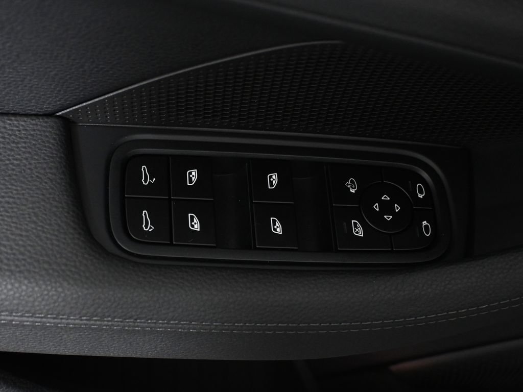 Used 2026 Porsche Panamera 4 AWD/4WD image 32