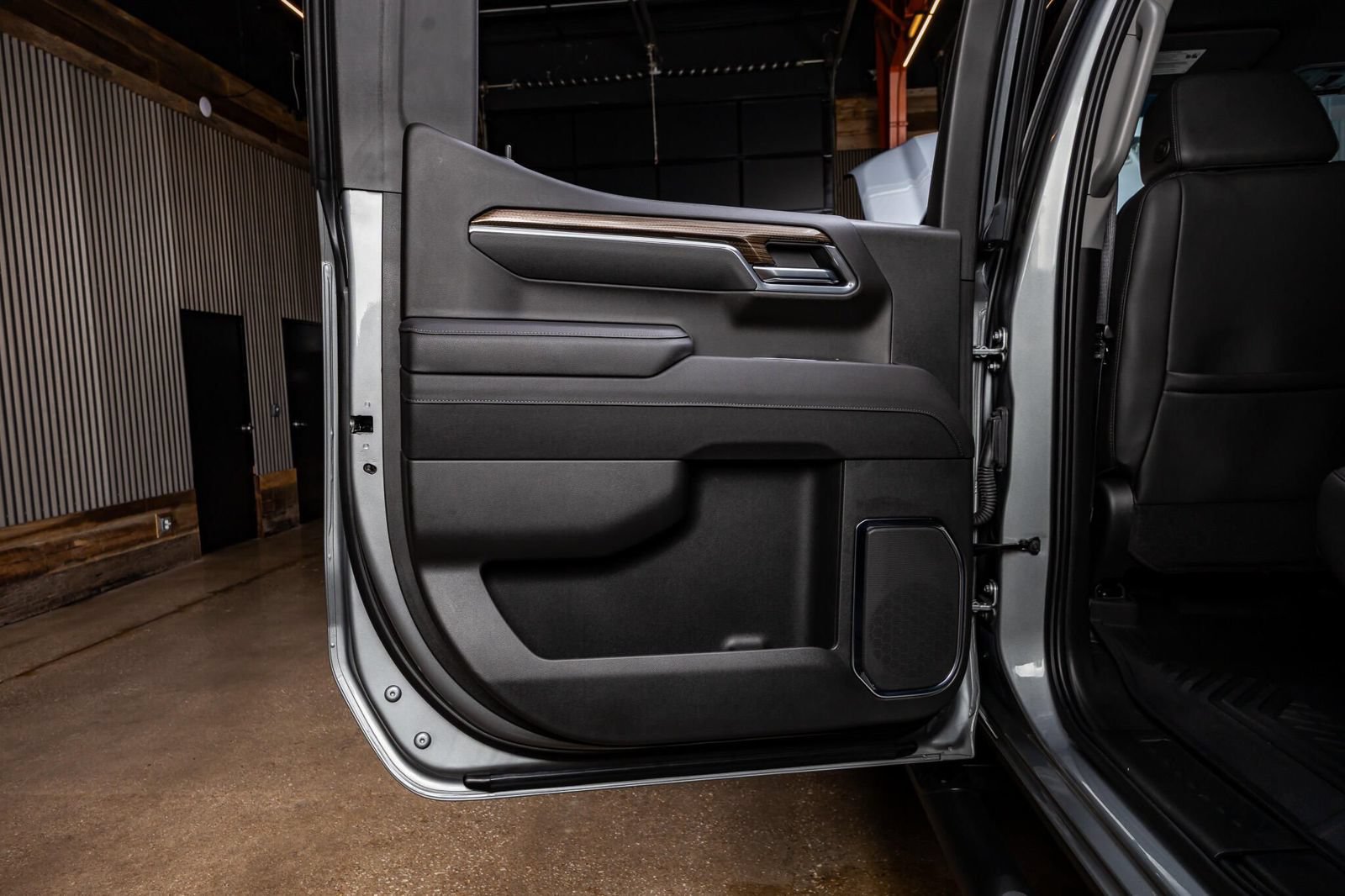 Used 2025 Chevrolet Silverado 1500 LT Trail Boss w/ Convenience Package II AWD/4WD image 43