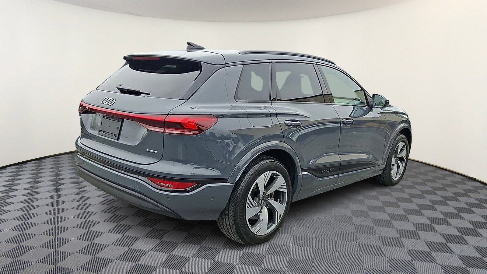 Used 2025 Audi Q6 e-tron Premium Plus image 8
