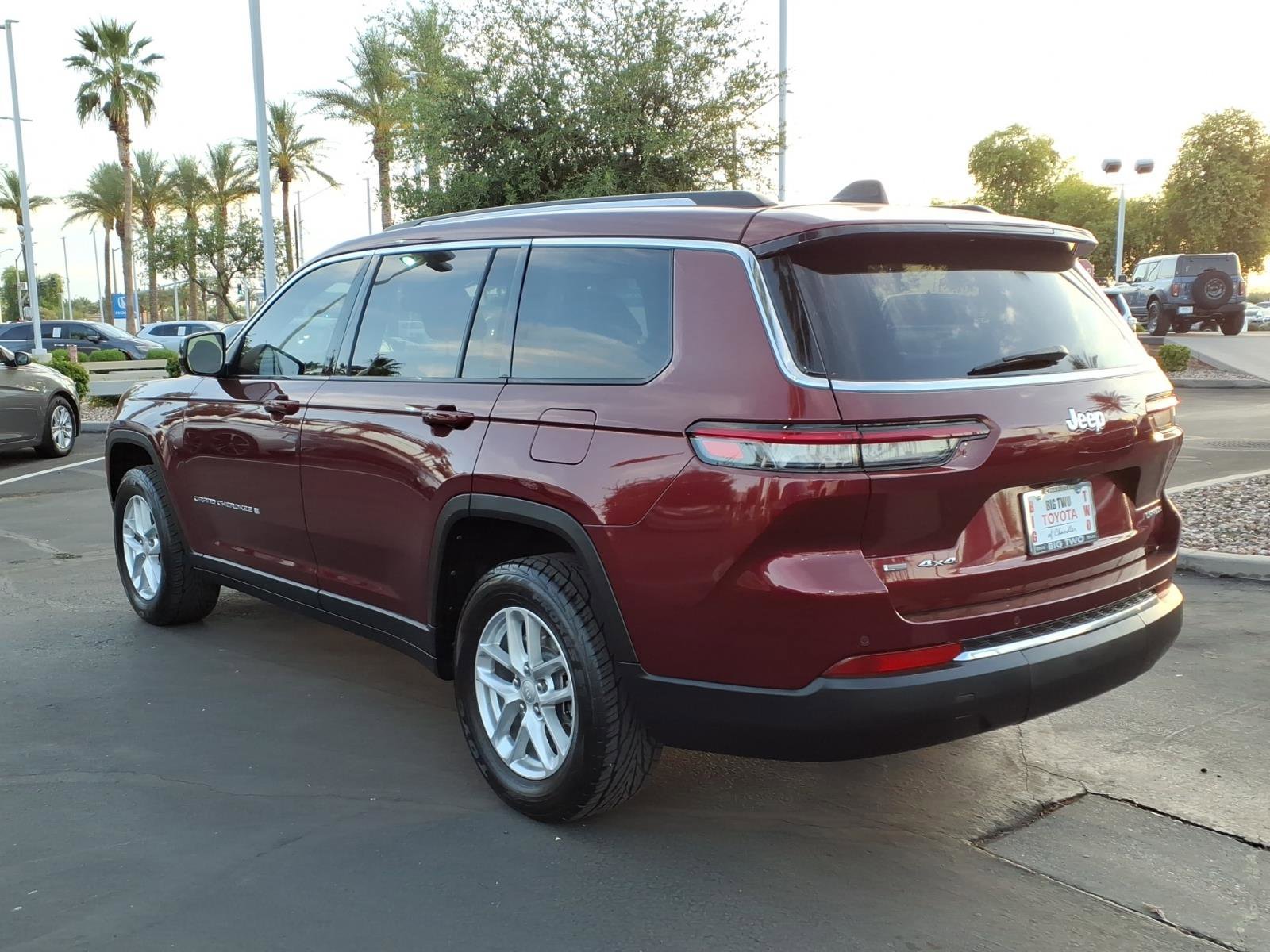 Used 2022 Jeep Grand Cherokee L Laredo w/ Luxury Tech Group I AWD/4WD image 6