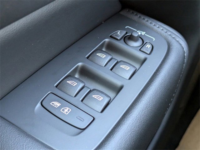 New 2025 Volvo XC60 B5 Plus w/ Climate Package image 24