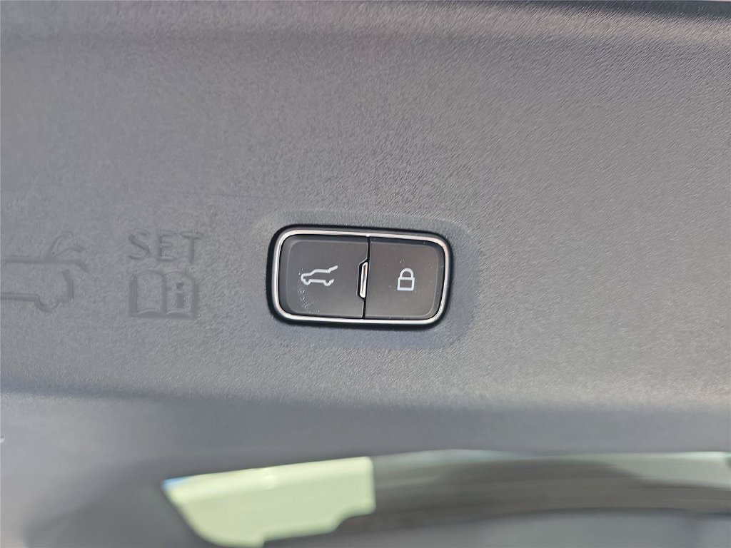 New 2027 Lincoln Navigator Premiere RWD image 27