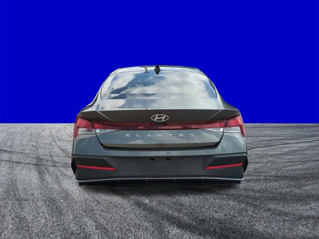 Used 2024 Hyundai Elantra SE image 5