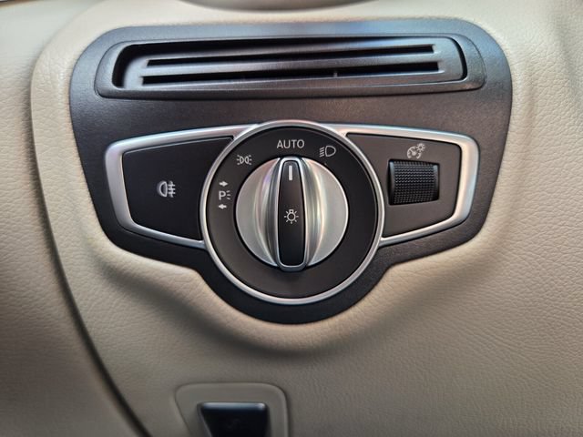 Used 2022 Mercedes-Benz GLC 300 image 23