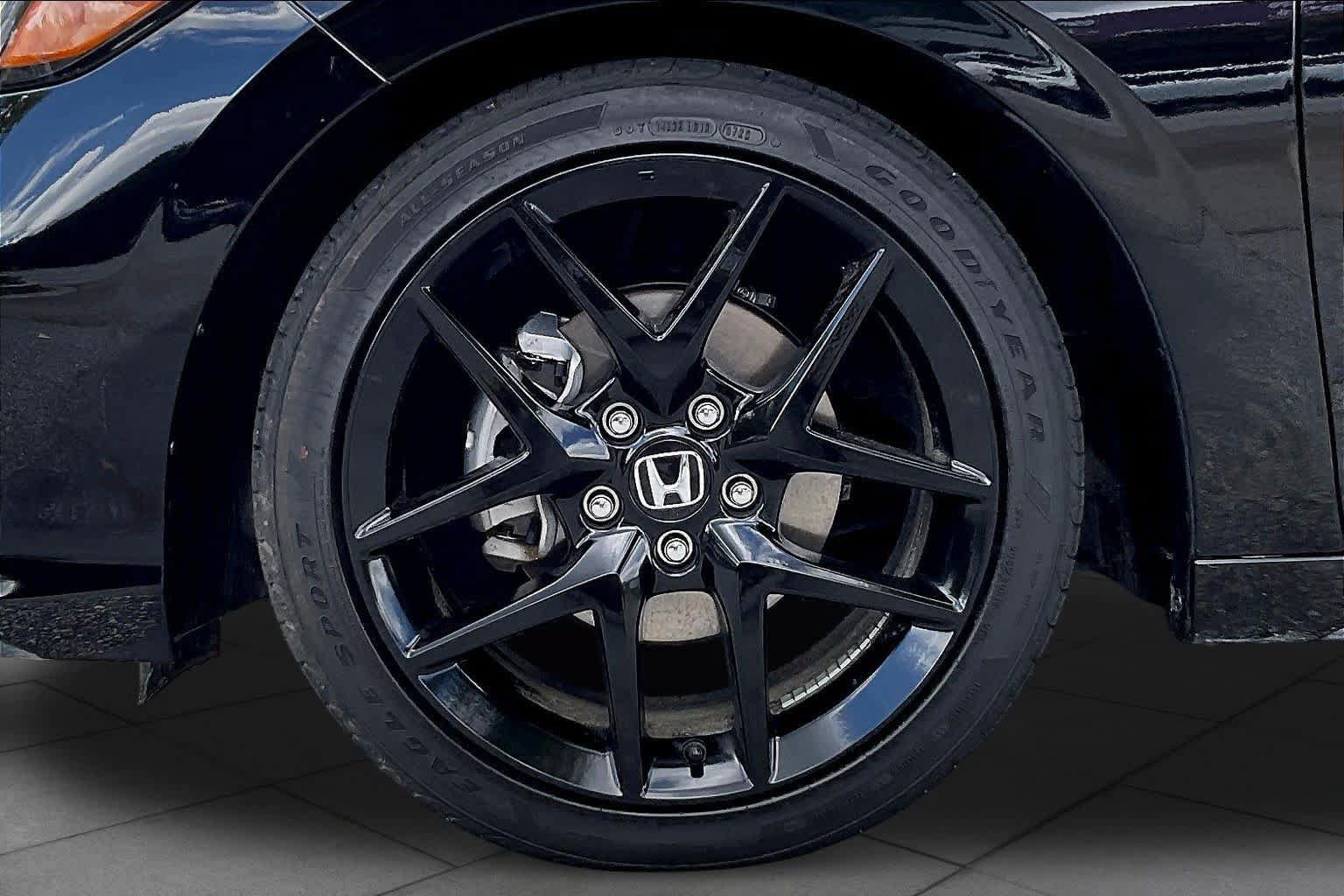 Used 2025 Honda Civic Sport image 11