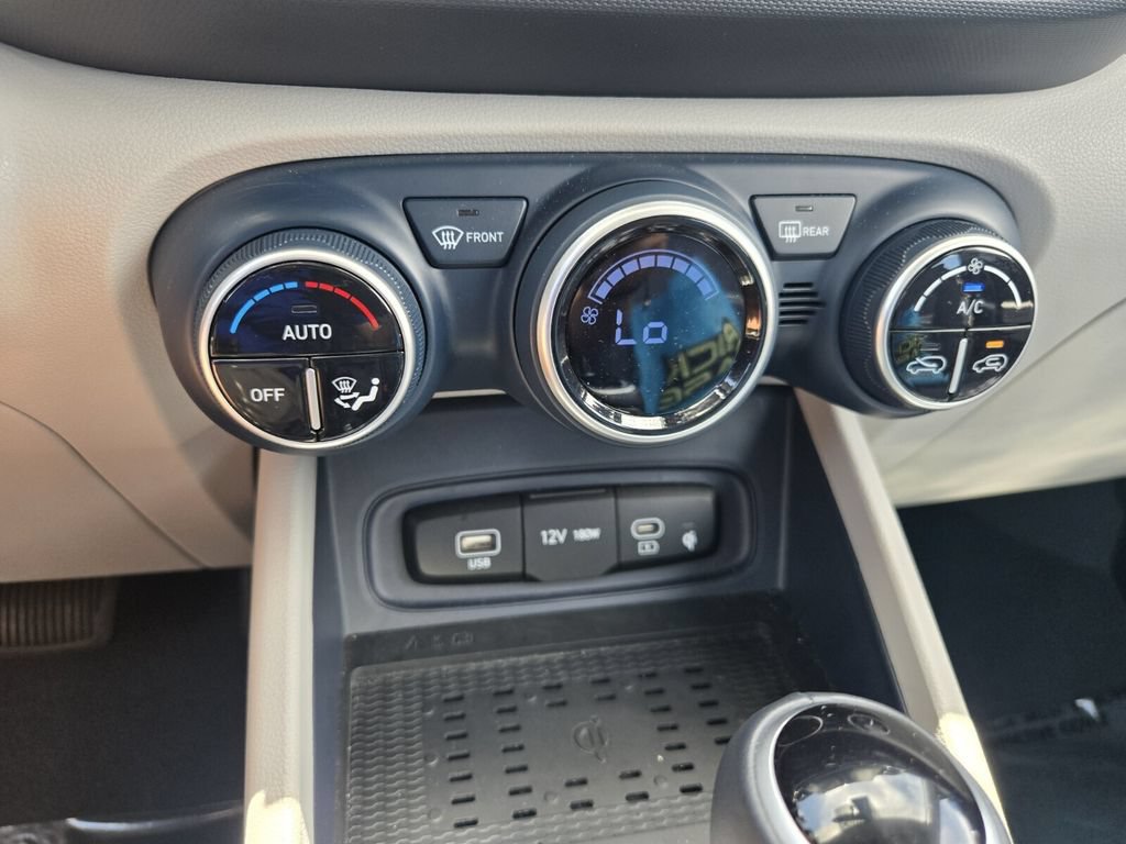 Certified 2026 Hyundai Venue SEL FWD image 20