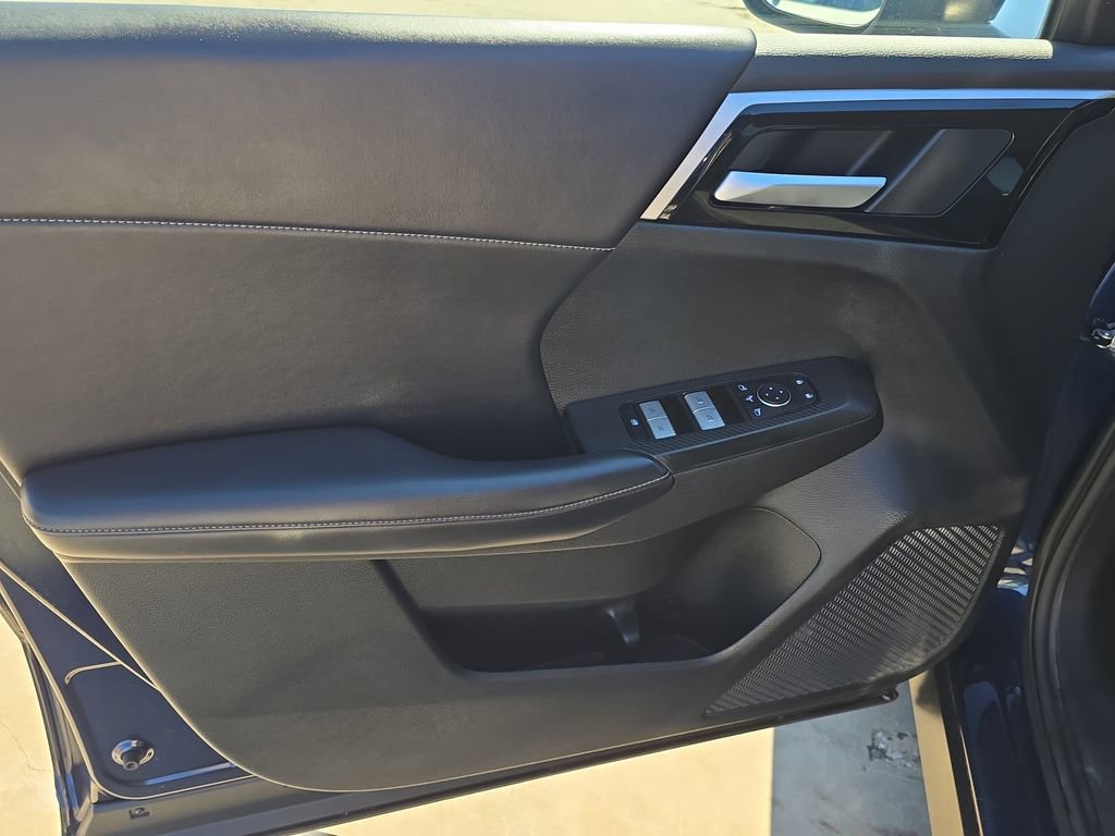 Used 2024 Mitsubishi Outlander SE image 18