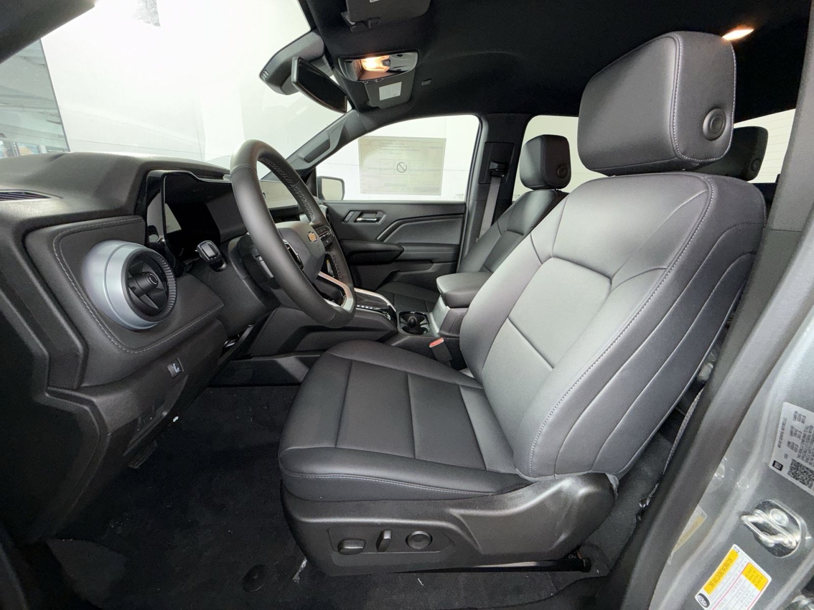 New 2026 Chevrolet Colorado LT w/ LT Convenience Package AWD/4WD image 13