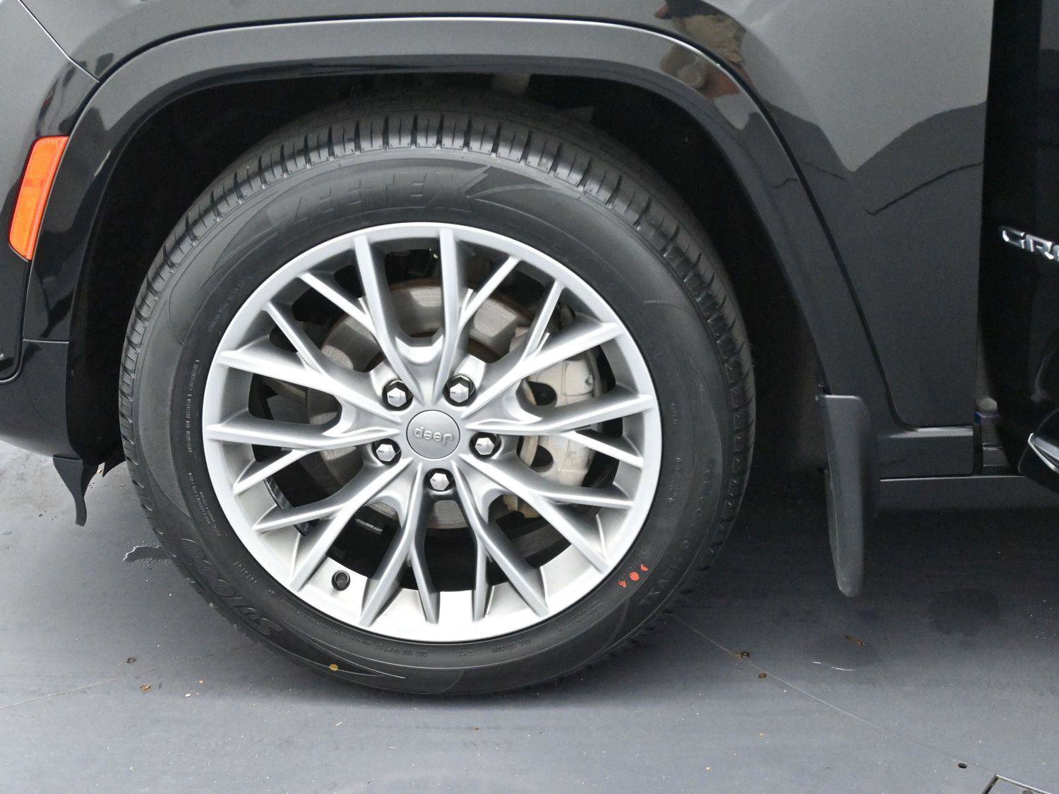 Used 2023 Jeep Grand Cherokee Summit w/ Adv Protech Group IV AWD/4WD image 40