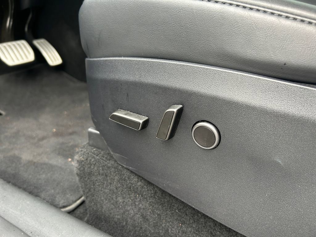 Used 2025 Tesla Model Y Performance image 21