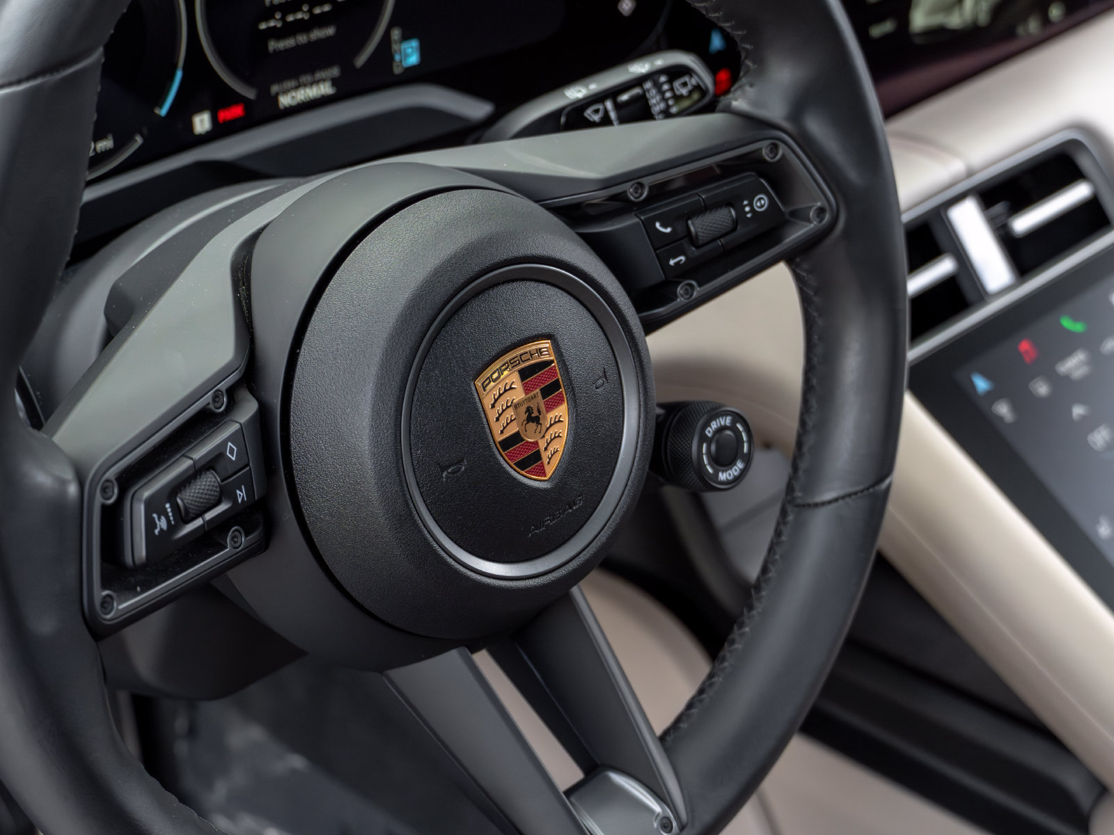 Certified 2025 Porsche Taycan 4S AWD/4WD image 38
