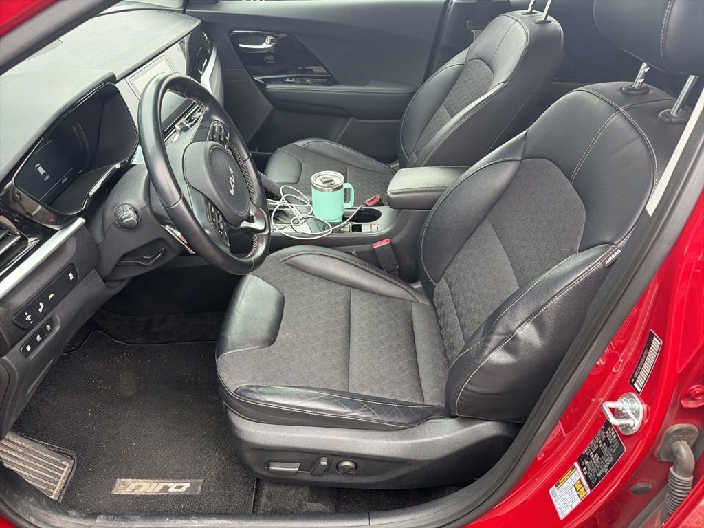 Used 2022 Kia Niro EX FWD image 4