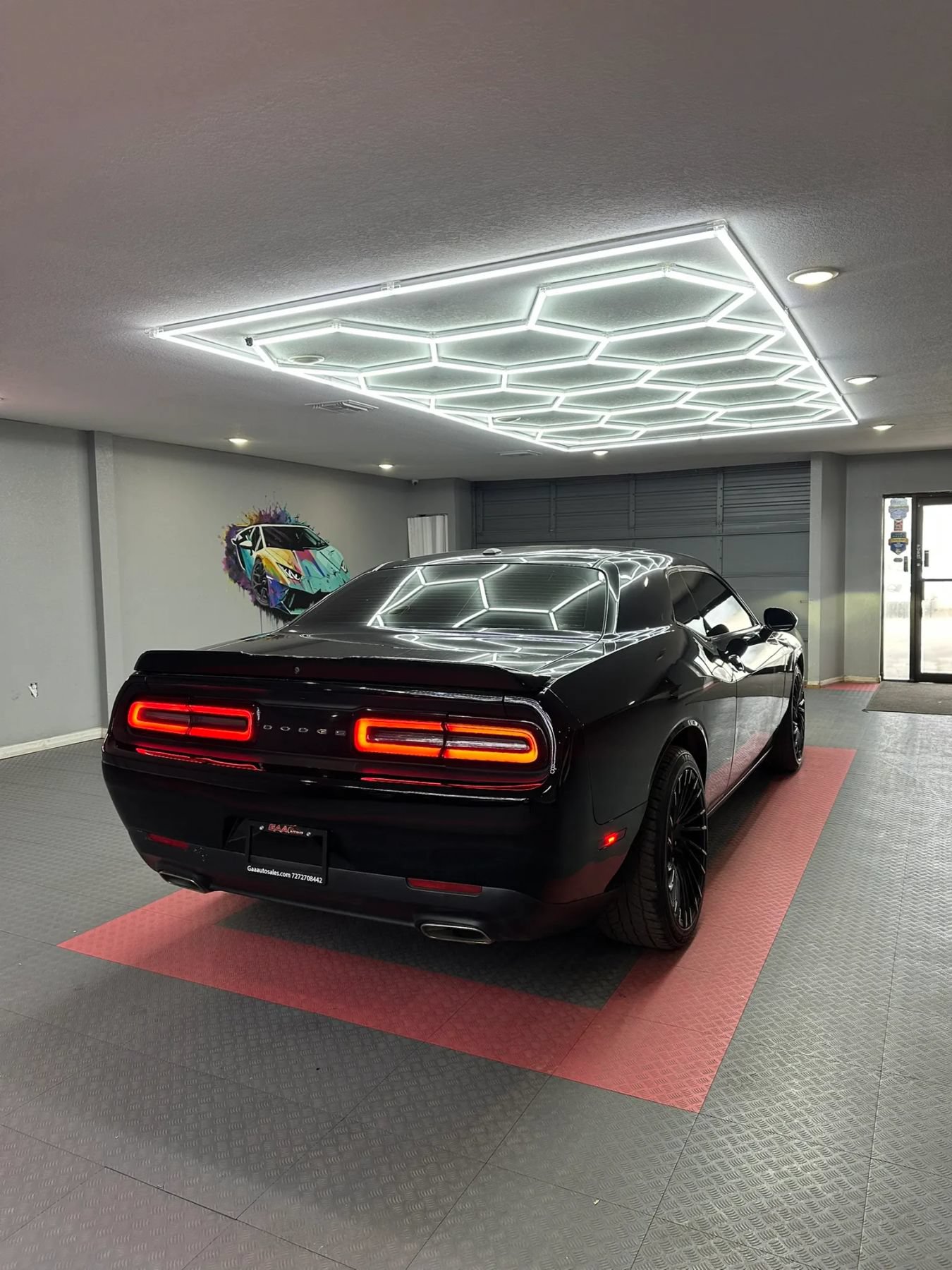 Used 2018 Dodge Challenger SXT RWD image 6