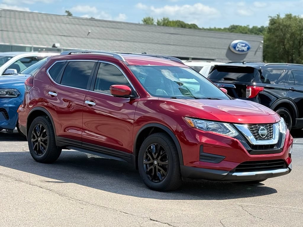 Used 2018 Nissan Rogue SV w/ Premium Package FWD image 26