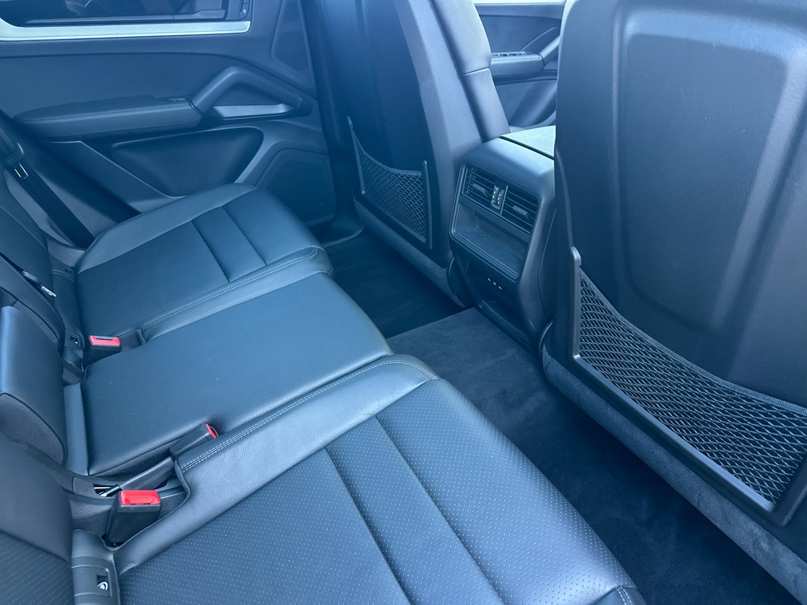 Certified 2024 Porsche Cayenne AWD/4WD image 26