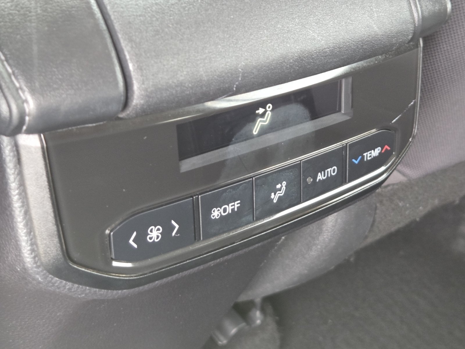 Used 2022 Toyota Highlander LE AWD/4WD image 26