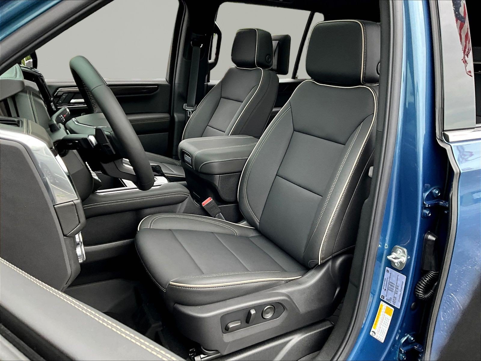 New 2026 GMC Yukon XL Elevation w/ Elevation Premium Package AWD/4WD image 17