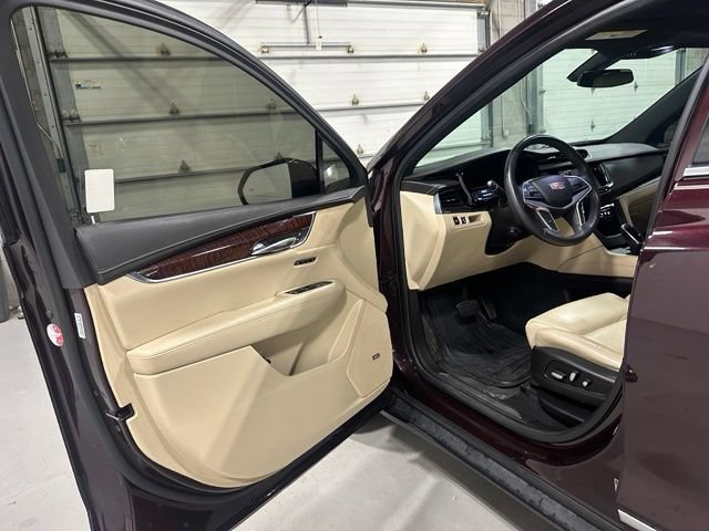 Used 2017 Cadillac XT5 Luxury AWD/4WD image 13