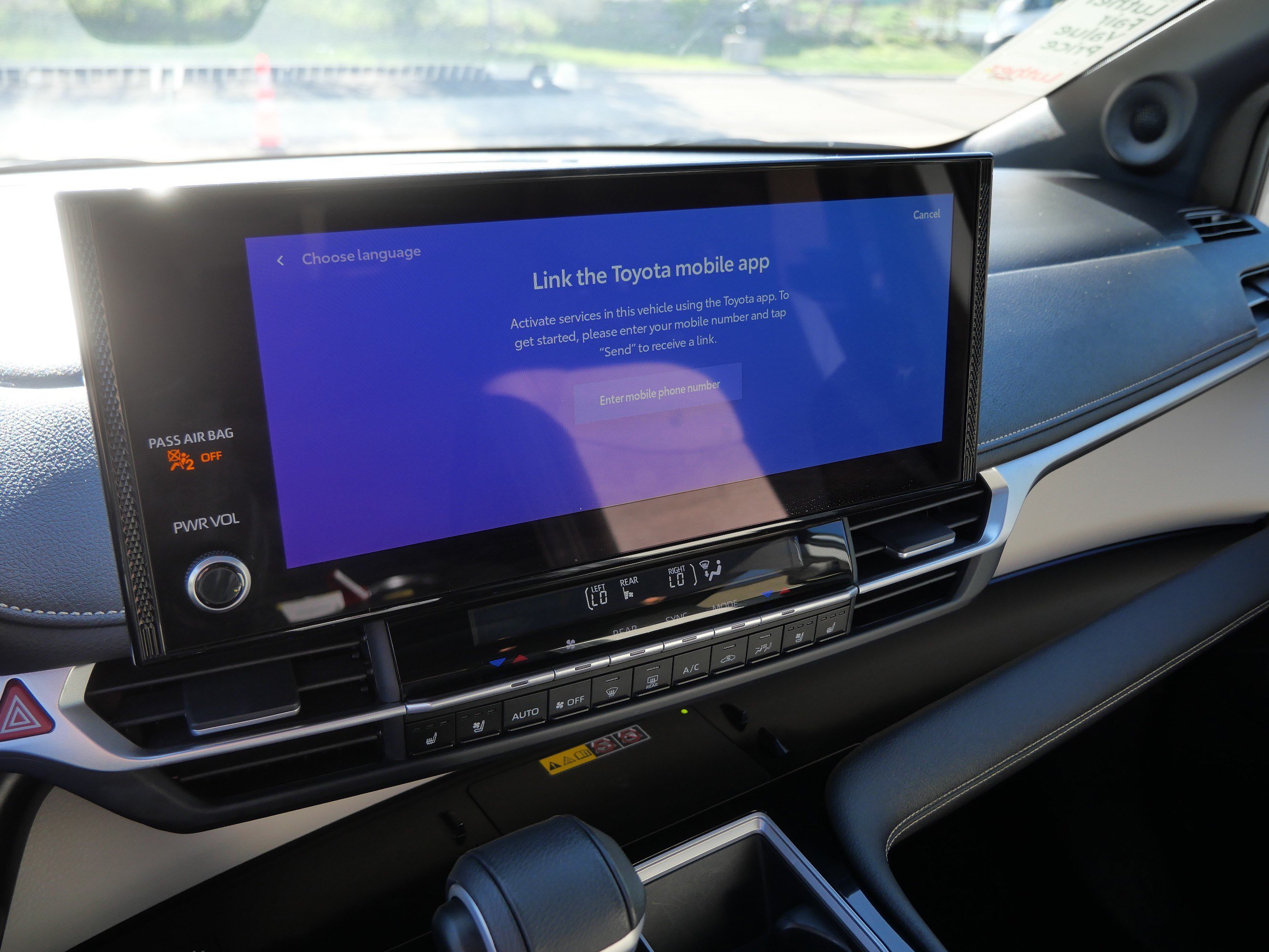 Certified 2025 Toyota Sienna Platinum FWD image 23