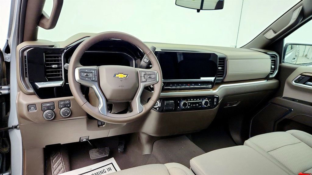 Used 2025 Chevrolet Silverado 1500 LT image 12