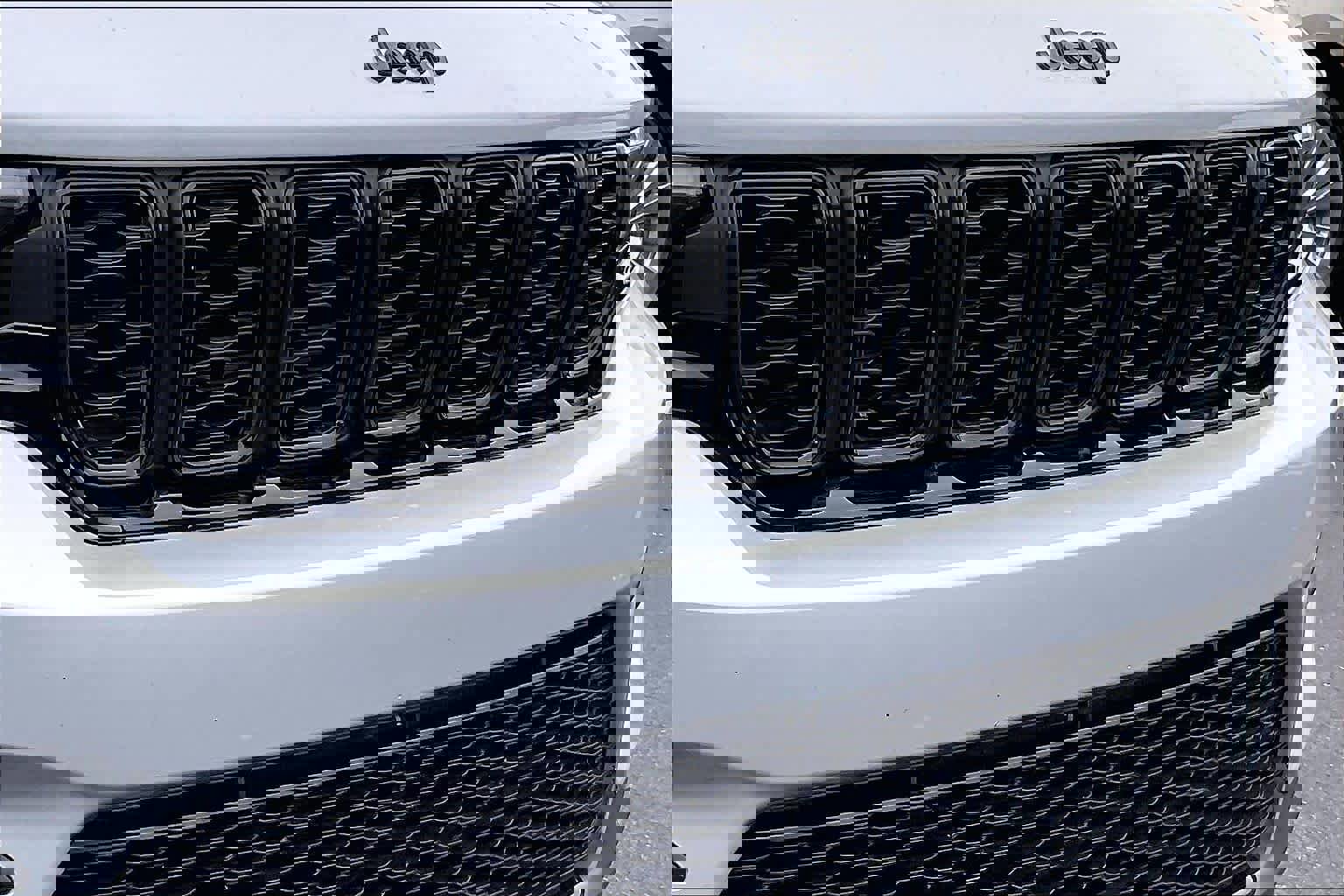 Used 2024 Jeep Grand Cherokee Altitude image 31