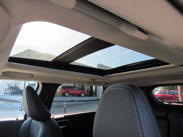 New 2025 Mitsubishi Outlander SE image 16