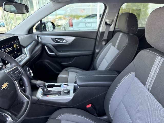 Used 2025 Chevrolet Blazer LT AWD/4WD image 9