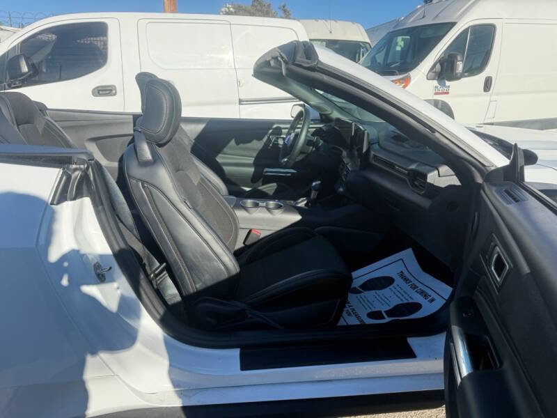 Used 2025 Ford Mustang Convertible image 6