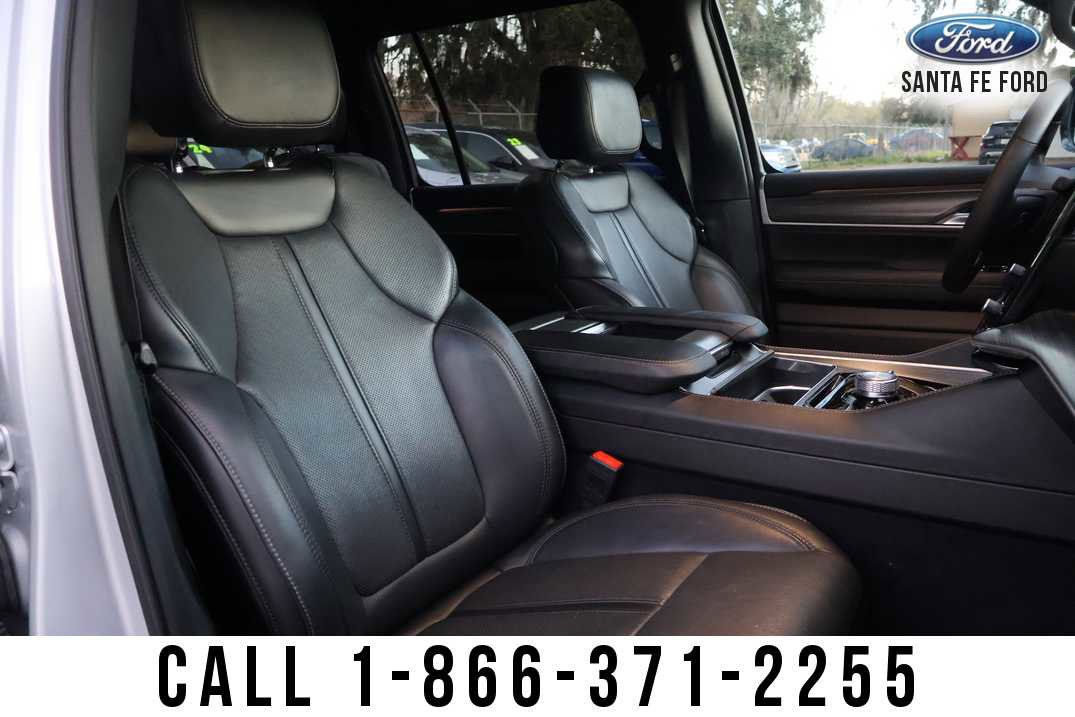 Used 2024 Jeep Wagoneer L Series II w/ Flexible Seating Group AWD/4WD image 25