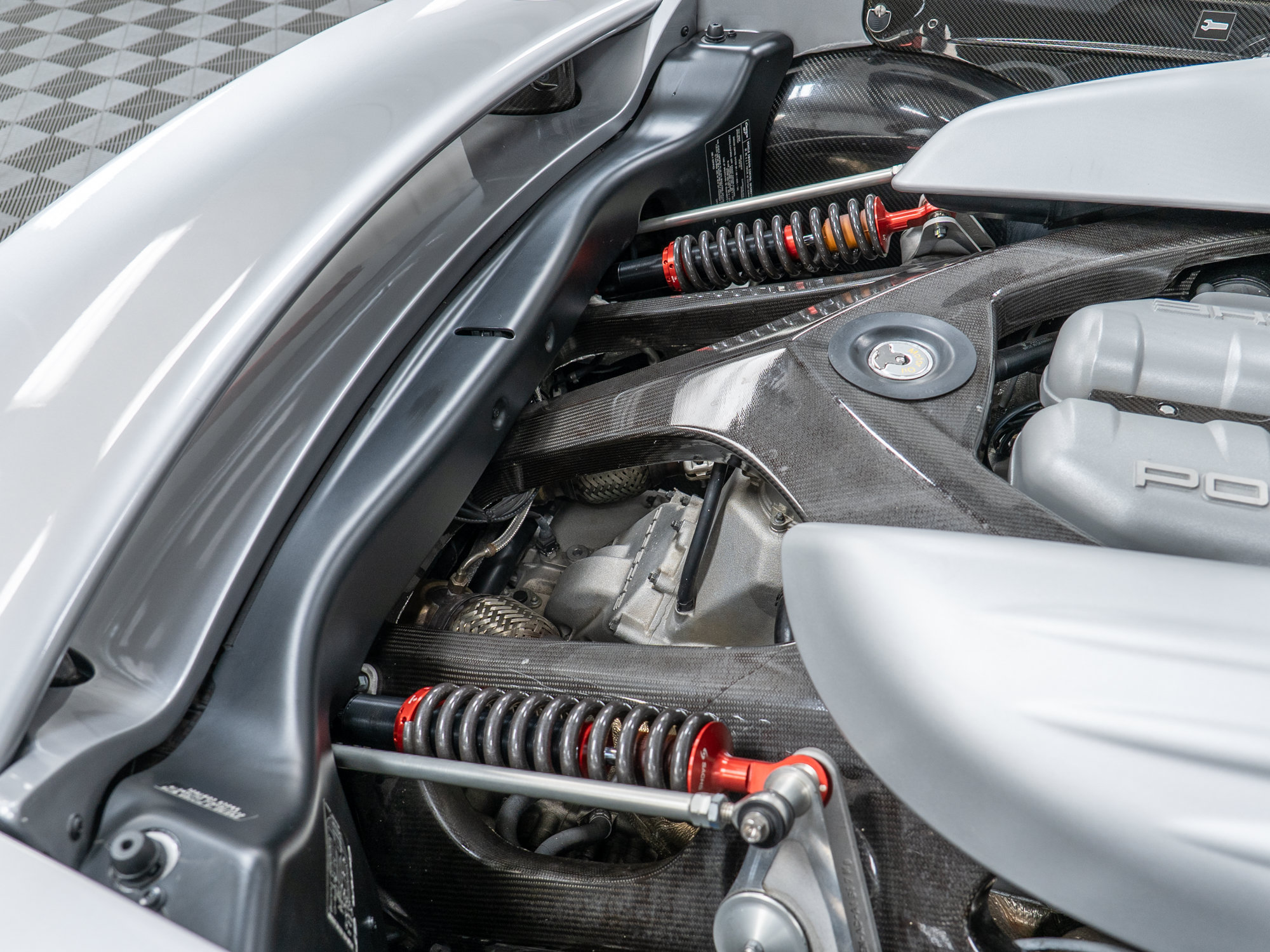 Used 2005 Porsche Carrera GT RWD image 18