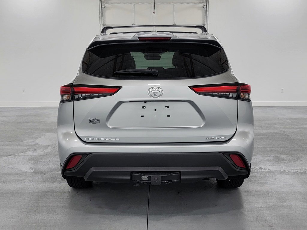 Used 2021 Toyota Highlander XLE AWD/4WD image 8