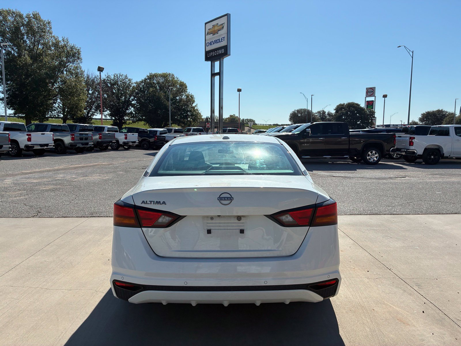 Used 2025 Nissan Altima 2.5 SV FWD image 8