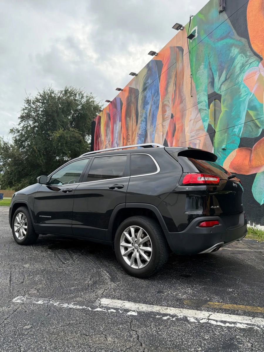 Used 2016 Jeep Cherokee Limited image 4
