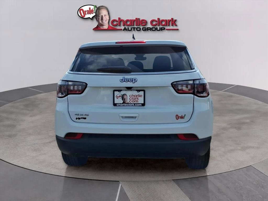 Used 2025 Jeep Compass Sport image 4