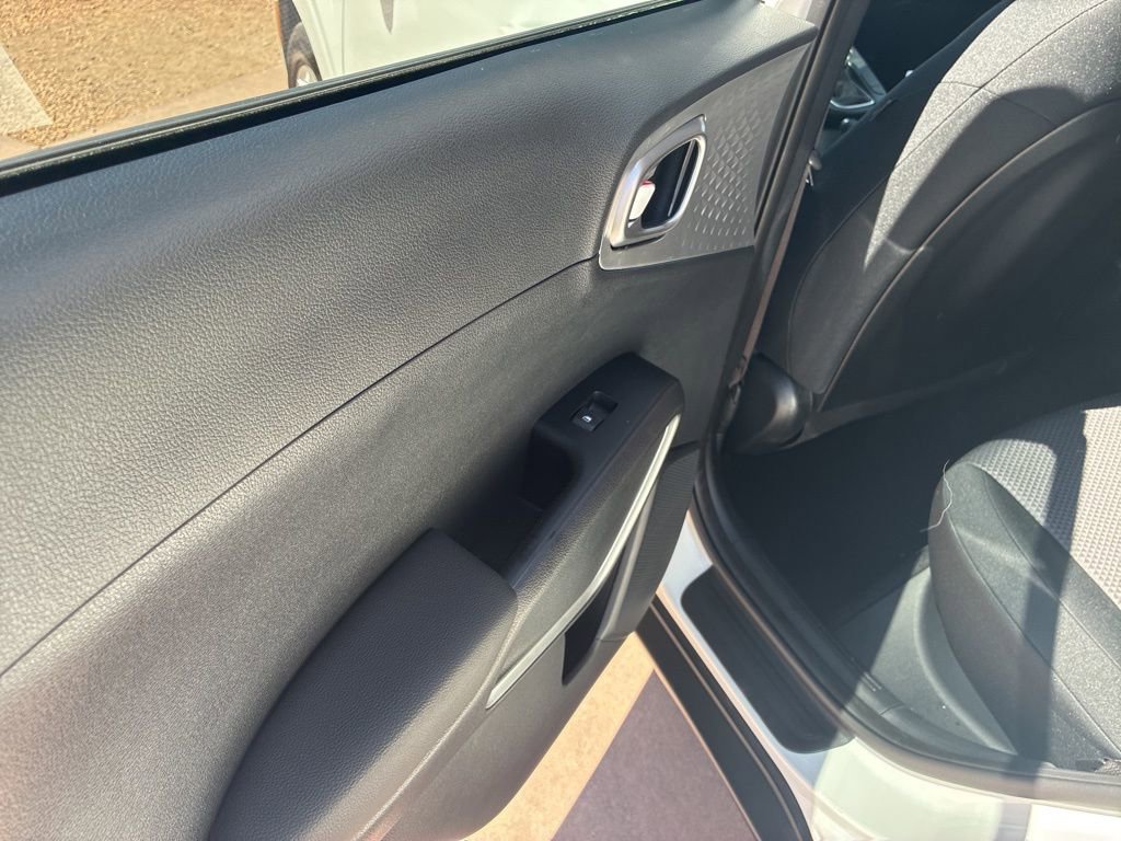 Used 2025 Kia Soul LX image 15
