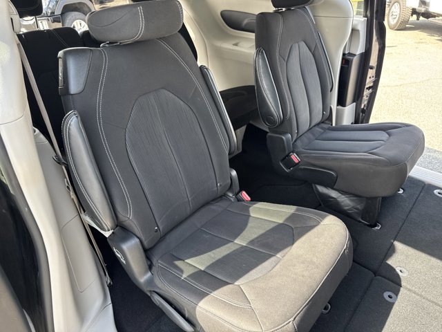 Used 2023 Chrysler Voyager LX image 2