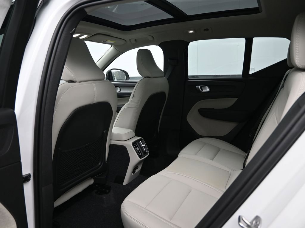 New 2026 Volvo XC40 B5 Ultra w/ Climate Package image 24