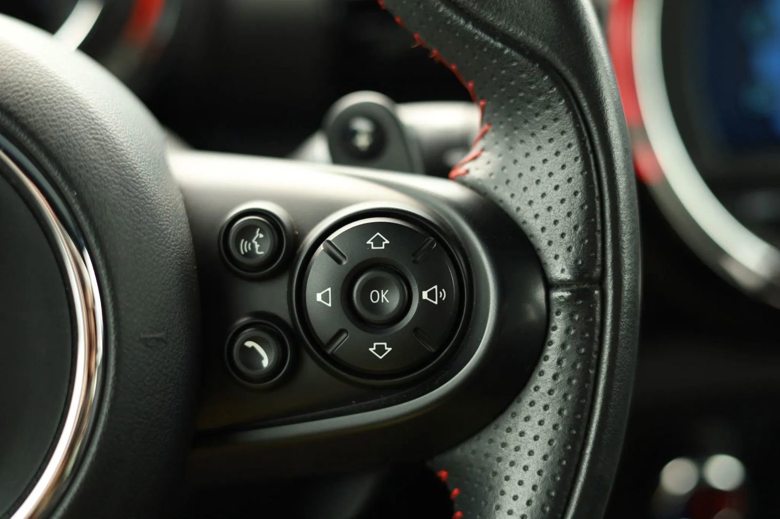 Used 2020 MINI Cooper Clubman S w/ Premium Package image 17