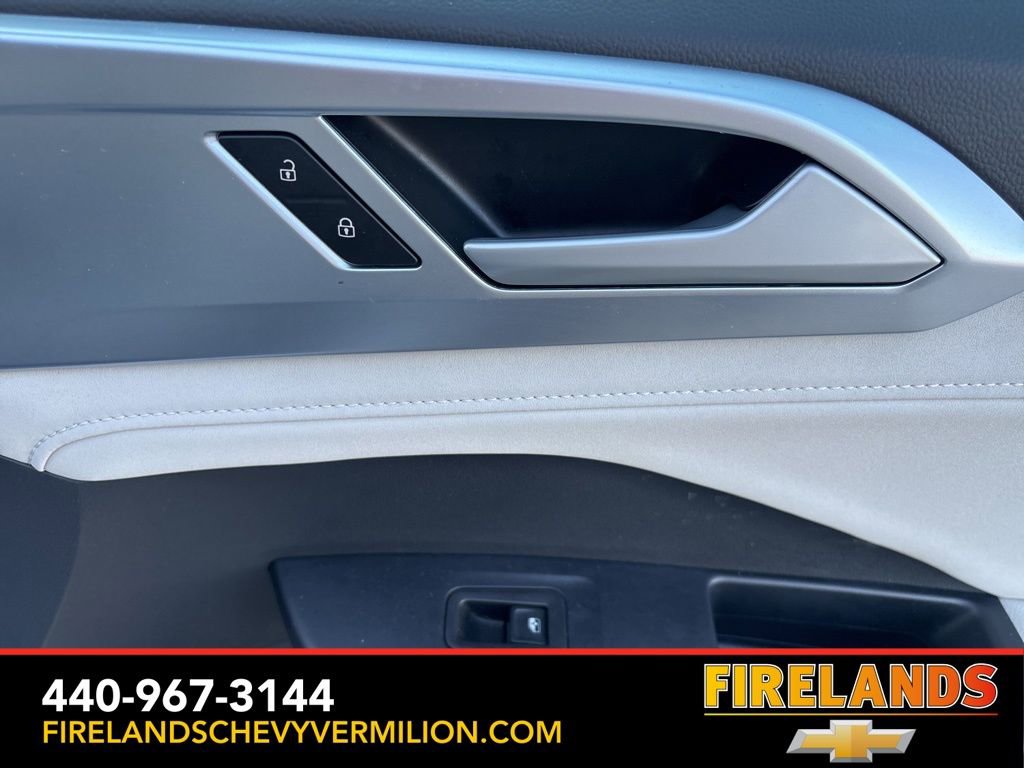 Used 2025 Volkswagen Taos SE image 28