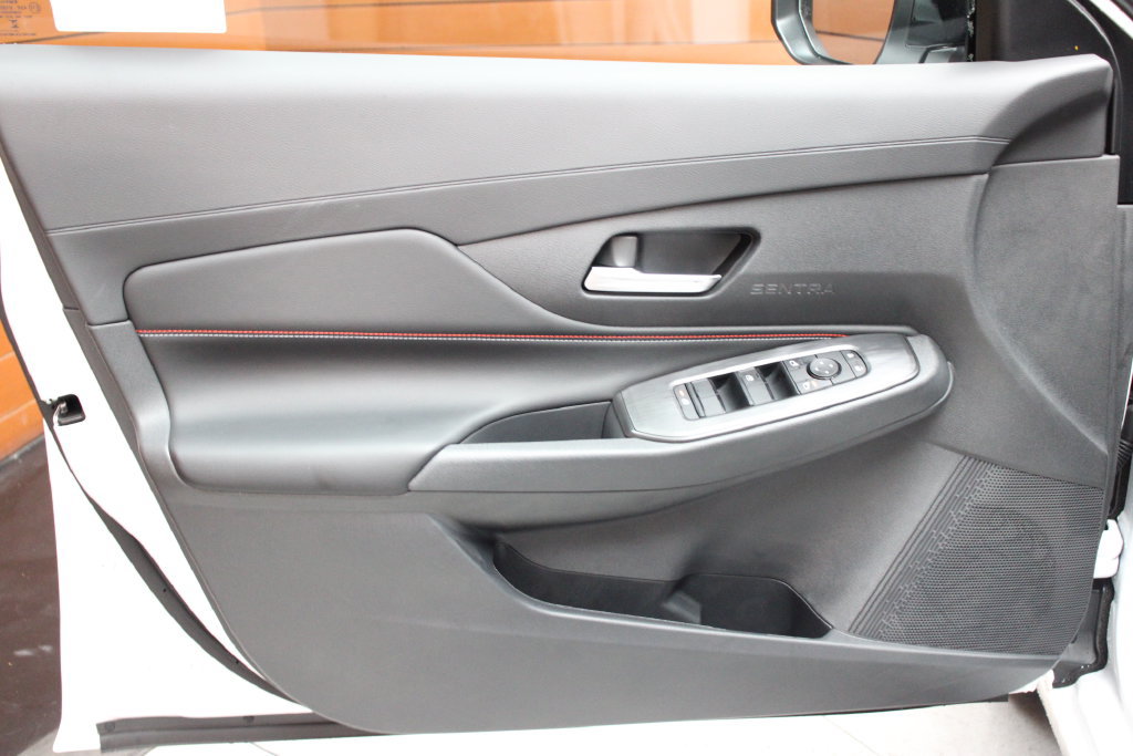 New 2027 Nissan Sentra SR w/ Floor Mat Package FWD image 17