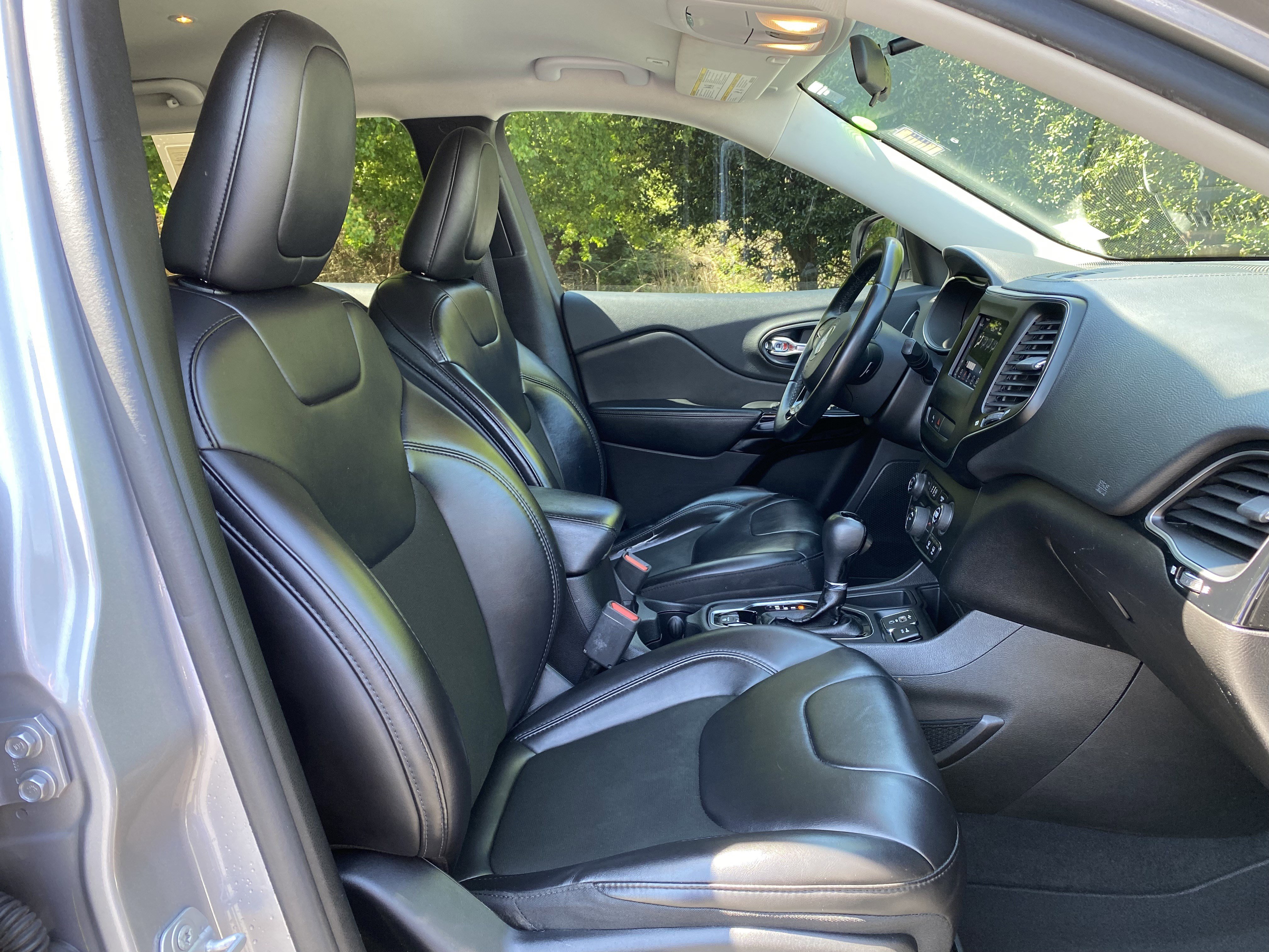 Used 2019 Jeep Cherokee Latitude Plus image 34