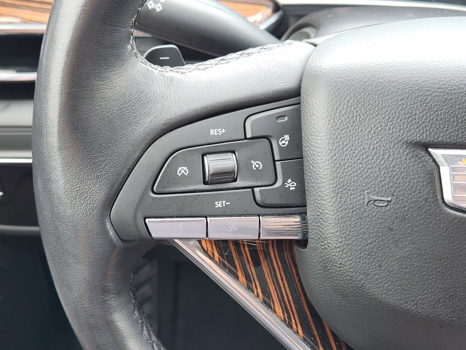 Used 2024 Cadillac Escalade Luxury w/ LPO, Floor Liner Package RWD image 40