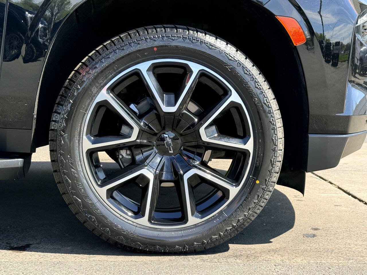 Used 2021 Chevrolet Tahoe RST w/ Luxury Package image 13