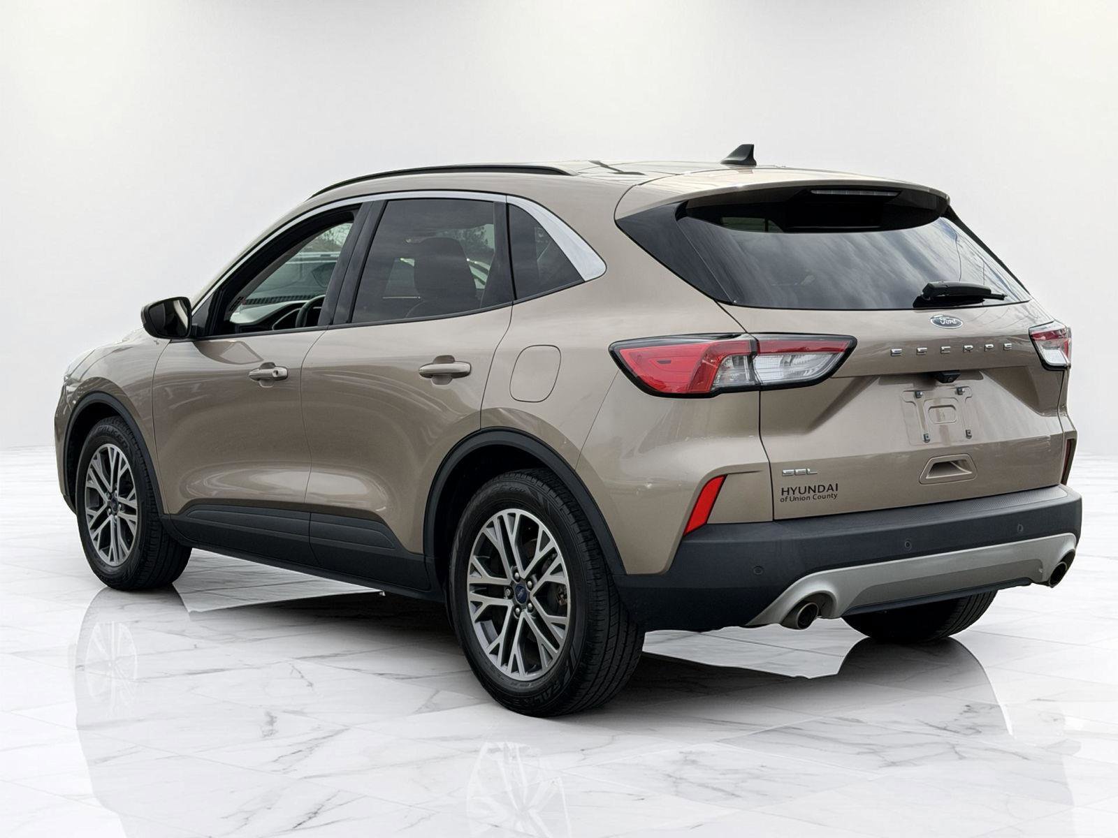 Used 2021 Ford Escape SEL w/ Technology Package image 4