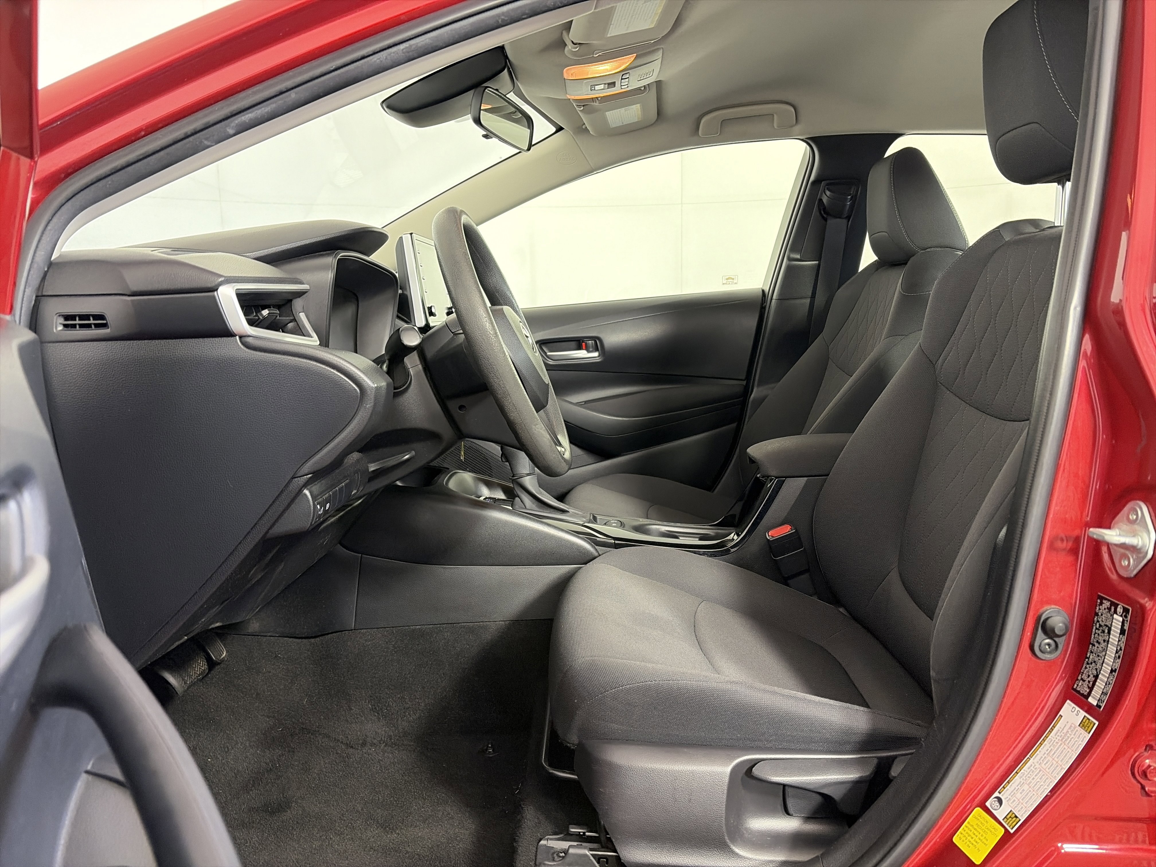 Used 2020 Toyota Corolla LE image 6