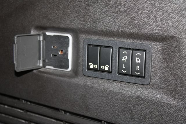 Used 2021 GMC Yukon Denali w/ Denali Premium Package AWD/4WD image 41